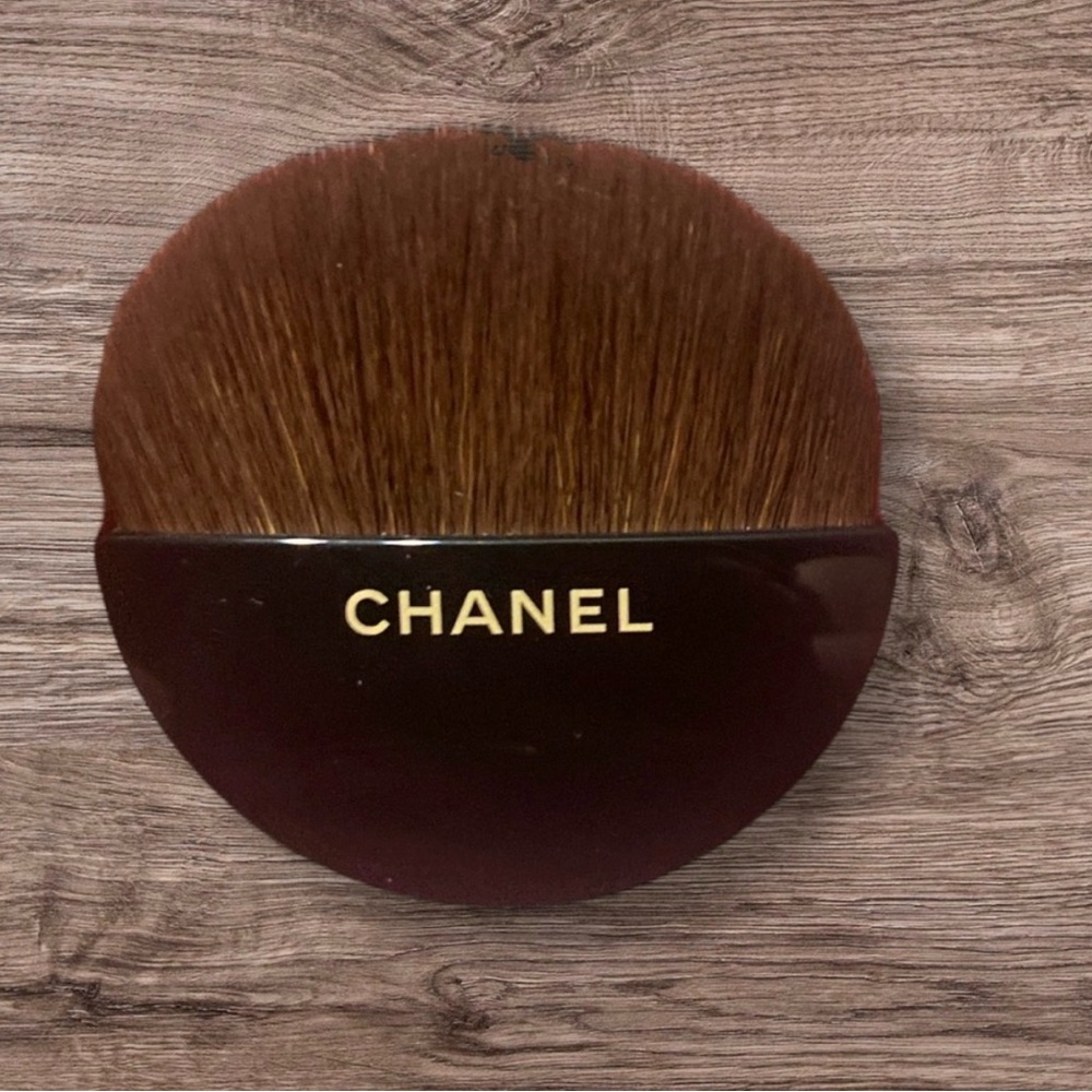 Chanel Beauty Round Makeup Brush